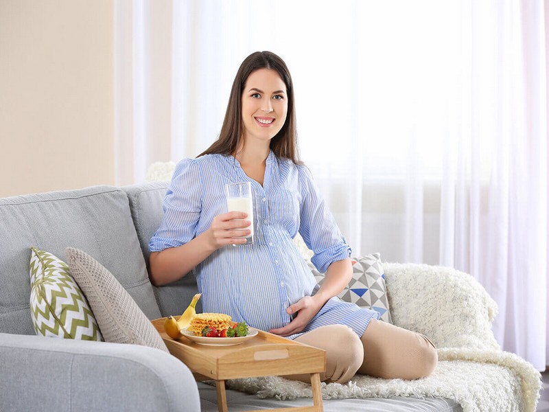 uống sữa bầu khi mang thai