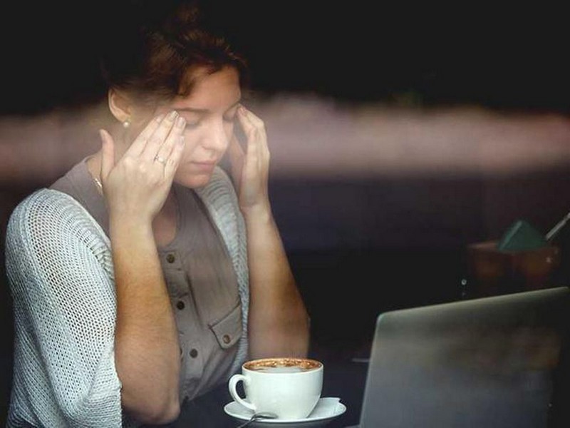 Uống cà phê giúp giảm đau đầu