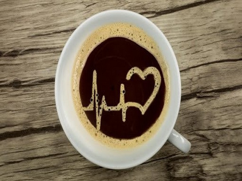 uống cafe nhiều gây nguy cơ đau tim